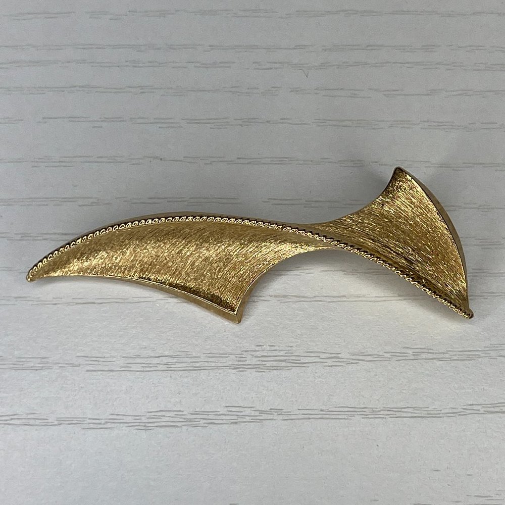 Vintage Monet© Goldtone Abstract Brooch